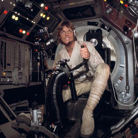 Luke Skywalker as Millennium Falcon´s gunner. Mark Hamill Luke Skywalker, Star Wars Original Trilogy, Star Wars A New Hope, Club Video, Star Wars Luke, Star Wars 1977, Star Wars Character, Mark Hamill, Original Trilogy