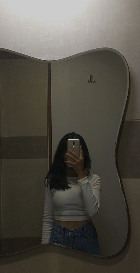 Girl Mirror Sefile, Crop Top Mirror Selfie, Fake Pictures For Instagram, Pfp Aesthetic Girl, Aesthetic Girl Pfp, Dpz Aesthetic, Girl Snaps, Girl Aesthetic Pfp, Hidden Pics