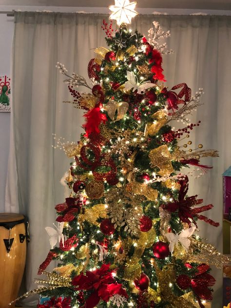 Red, gold and crystal tree #redgoldcrystal Flocked Tree With Red And Gold Ornaments, Gold And Red Real Christmas Tree, Red Green Gold Christmas Tree Ornaments, Red And Gold Christas Tree, Christmas Indoor Worh Gold And Red Tree, Crystal Tree, Holiday Tree, Red Gold, Short Hair