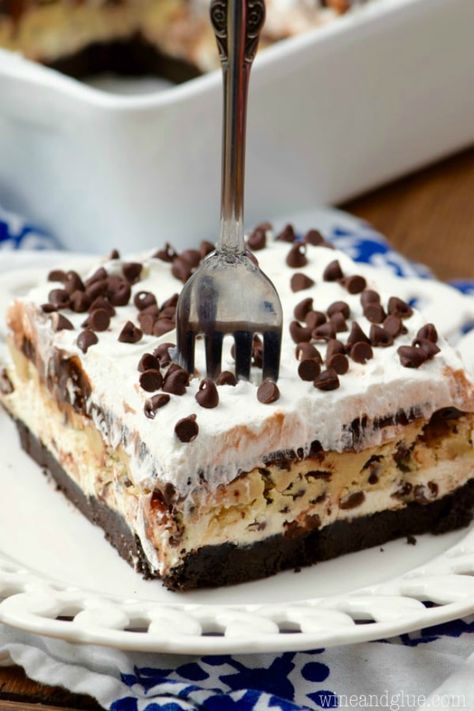 Here are The 11 Best Lush Dessert Recipes we could find that left us drooling. We pretty much want to try them all! Dessert Lasagna, Lush Dessert, Lush Recipes, Chocolate Chip Pudding, No Bake Cookie Dough, Mini Chocolate Chip Cookies, Chocolate Chip Cheesecake, Dough Recipes, Layered Desserts