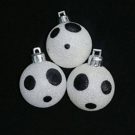 Ghibli Christmas, Pokemon Christmas Ornaments, Totoro Crafts, Christmas Glitter Ornaments, Nightmare Before Christmas Ornaments, Nerd Crafts, Anime Christmas, Painted Christmas Ornaments, Princess Mononoke