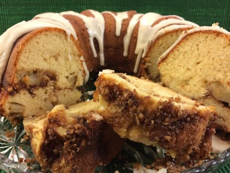 Apple Cinnamon Box Cake, Bundt Coffee Cake Recipes From Mix Boxes, Coffee Bundt Cake, Bundt Cake Mix, Bundt Cake Ideas, Mini Bundt Cakes Recipes, Easy Bundt Cake Recipes, Bundt Pan Recipes, Bundt Recipes