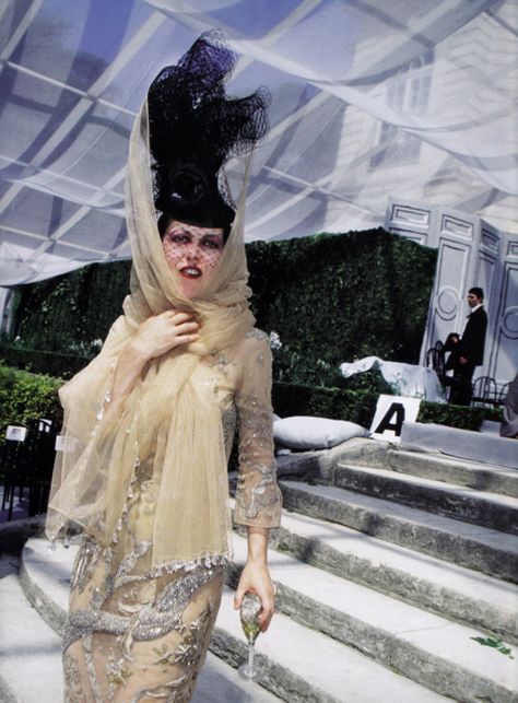 Isabella Blow photographed by Roxanne Lowit Isabella Blow Style, Roxanne Lowit, Dynasty Fallon, Ace Tattoo, Isabella Blow, Daphne Guinness, Stella Tennant, Alexander Mcqueens, Comedy Festival