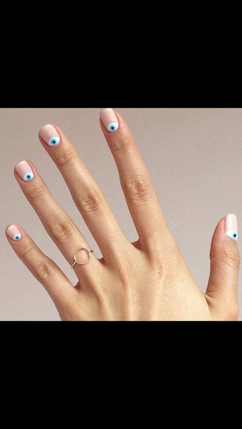 Evil eye nails Eye Manicure, Evil Eye Nails, Eye Nail Art, Nagellack Trends, Tattoos Geometric, Nail Art Gel, Manicure Tips, Nails Desing, Minimalist Nails