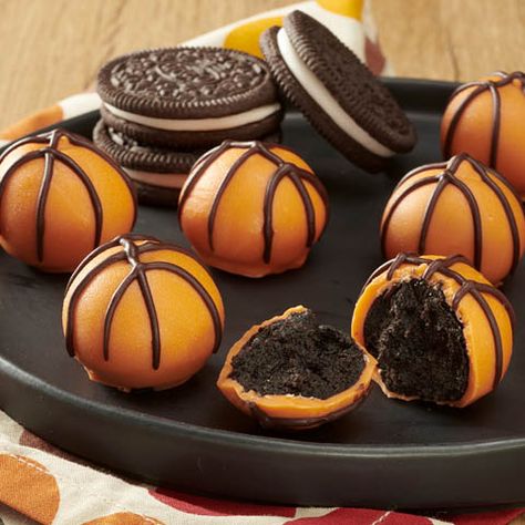 OREO Cookie Ball Basketballs | Snackworks US Basketball Cake Pops, Basketball Treats, Basketball Cookies, Sports Cakes, Oreo Cookie Balls, Cookie Balls, Ball Recipes, Bite Size Cookies, Basketball Cake