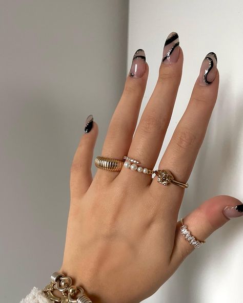 Black And Silver Swirl Nails, Black And Gold Swirl Nails, Fine Nails, Black And White Nail Art, Penny Pincher Fashion, Fall Gel Nails, Polygel Nails, Long Acrylic Nails Coffin, Long Acrylic