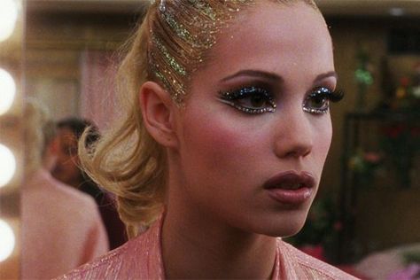 Showgirls 1995, Vegas Makeup, Elizabeth Berkley, Make Up Inspo, Makeup And Hair, Girls World, Pretty Makeup, Aesthetic Makeup, Makeup Inspo