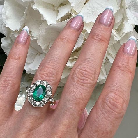 Emerald Cluster Ring, Jewellery Board, Diamond Cluster Engagement Ring, Engagement Inspo, Vintage Diamond Rings, Cluster Engagement Ring, Wedding Aesthetic, Jewelry Boards, Shiny Things