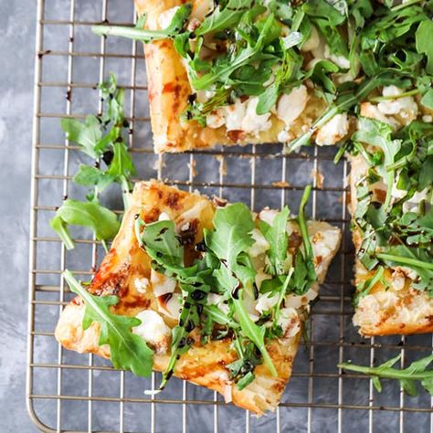 Savory Pear Tart with Goat Cheese, Arugula and Balsamic - Farm Flavor Recipe Pear Dishes, Puff Pastry Recipes Savory, Arugula Recipes, Creamy Goat Cheese, Pear Tart, Tart Baking, Pear Recipes, Savory Tart, Heart Healthy Recipes