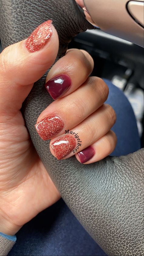 Nails Fall Colors Autumn, Nail Designs Sns Powder Fall, September Nails Acrylic Short, Fall Nails Glitter Accent, Powder Dipped Nails Fall, November Powder Dip Nails, 2024 Fall Nails Short, Thanksgiving Nails Short Dip, Autumn Nails Dip Powder Short