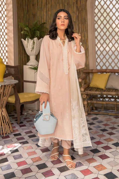 Casual Pret '20 Suffuse By Sana Yasir, Elegant Fashion Outfits, Pakistani Designer Clothes, Asian Designers, Neck Designs For Suits, Pakistani Fashion Casual, Kurti Embroidery Design, Kurta Dress, Salwar Kamiz