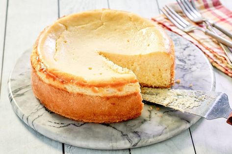 New York Style Cheesecake Recipe, New York Cheesecake Recipe, Favorite Holiday Desserts, Cheesecake Crust, New York Style Cheesecake, Cream Cheese Eggs, Classic Cheesecake, How To Make Cheesecake, Copykat Recipes