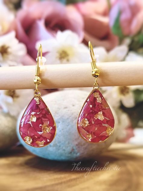 Welcoming a little piece of nature for someone unerring! Enjoy this beautiful Rose Petal Earrings pressed before encapsulating them with Eco Resin. The teardrop is 14x22 with a gold plated Ear wire.The Jewelry findings are Lead free and Nickel Free!  The petals have been carefully preserved to retain their color and would make a great gift for your loved ones. This piece was made with real flowers and hence it is important to preserve the jewelry in the box provided safely away from direct sunli Popular Earrings 2022, Rose Petal Resin Jewelry, Earrings Aesthetic Gold, Flower Earrings Aesthetic, Resin Earrings Diy, Diy Resin Earrings, Jewelry Mood Board, Rose Earring, Real Flower Earrings