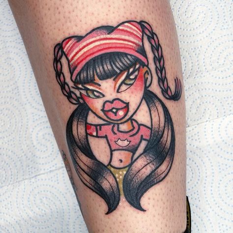 Rubén Cao on Instagram: “Jade para Mercedes ✨ Hecho en @bowerytattoo . . . #bratztattoo #bratzdoll #bratz #bratzchallenge #doll #chloe #yasmin #sasha #jade…” Jade Bratz Tattoo, Bratz Doll Tattoo, Georgia Tattoos, Bratz Tattoo Design, Neo Psychedelia, Bratz Tattoo, Georgia Tattoo, Jade Bratz, Z Tattoo