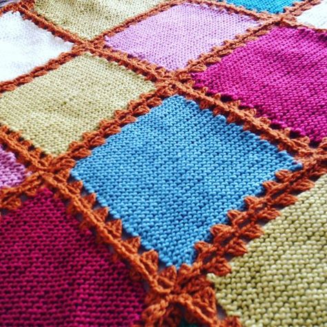 Sewing Knitted Blanket Squares Together, Joining Knitted Squares With Crochet, How To Crochet Knitted Squares Together, How To Join Knitted Squares, Joining Knitted Squares Together, Join Knitted Squares, Knitted Squares, Blanket Squares, Crochet Queen