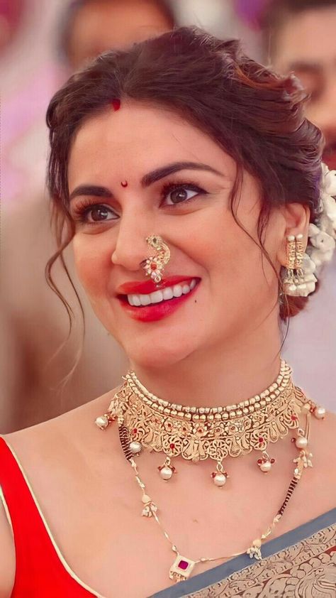 Sindoor Look Hairstyle, Sakharpuda Maharashtrian Look, Preeta Arora, Marathi Look, Soft Pink Makeup, Uni Makeup, Soft Makeup Look, Eyes Hazel, Shraddha Arya