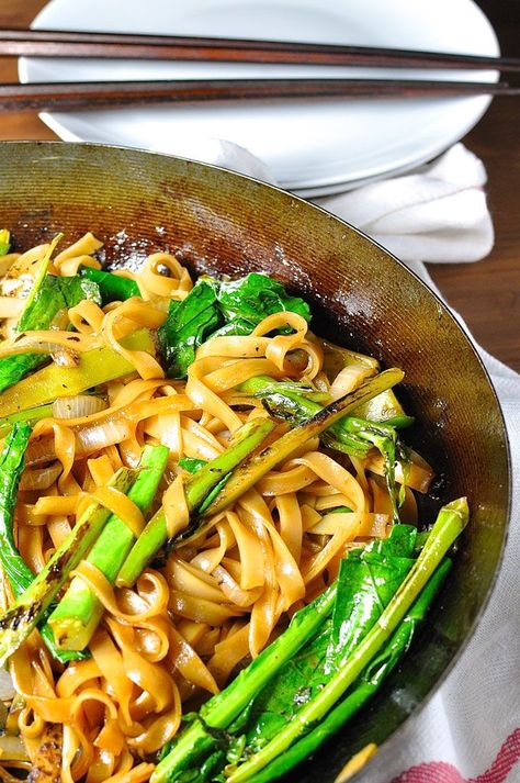 Stir Fried Noodles, Chinese Broccoli, Vegetarian Thai, Vegetarian Stir Fry, Pad See Ew, Kai Lan, Thai Foods, Pasta Meals, Thai Noodles