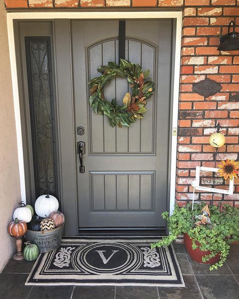 Urbane Bronze Front Door, Bronze Front Door, Sherwin Williams Urbane Bronze, Urbane Bronze Sherwin Williams, Exterior Paint Color Combinations, Urbane Bronze, Fall Front Porch Ideas, Welcome Signs Front Door, Black Interior Doors