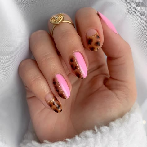 Pink Negative Space Nails, Leopard And Pink Nails, Pink Tortoise Shell Nails, Carey Nails, Tortie Nails, Mismatch Nails, Nail Freestyle, Tortoiseshell Nails, Pink Leopard Nails