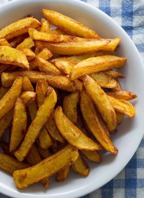 French Fries ('Pommes frites') - My German Table German Snacks, French Fries At Home, Potato Varieties, Making French Fries, French Fries Recipe, Popular Side Dishes, Deilig Mat, Sweet Potato Fries, French Fries