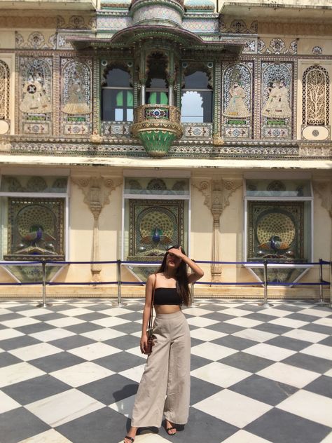 Udaipur Photo Poses, Poses In Udaipur, Udaipur Poses, Stylish Photo, Stylish Photo Pose, Quick Outfits, Best Photo Poses, Open Back Dresses, Udaipur