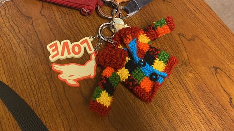 Cool Keychains, Pinterest Crafts, Harry Styles Aesthetic, Crochet Design Pattern, Sewing Embroidery Designs, Cute Little Things, Gift Exchange, Crochet Accessories, Crafts To Do