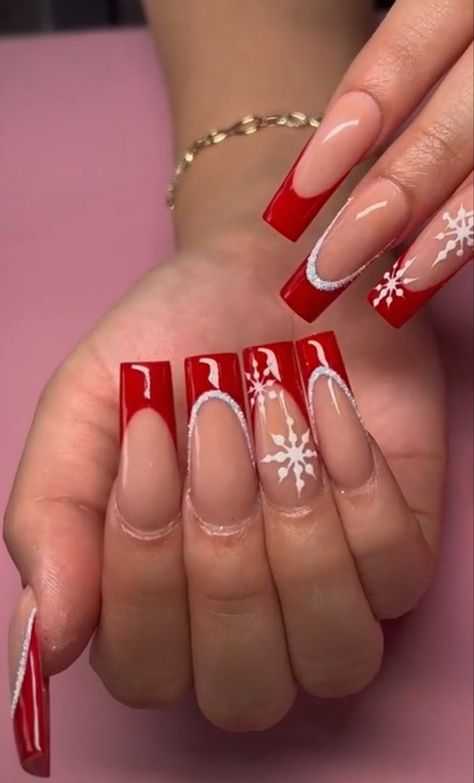 Christmas Nails With White Tips, Christmas Baddie Nails Acrylic, Red And White Snowflake Nails, Christmas Nails Designs Holiday, Red French Tip With Snowflake, Red Nails Acrylic Christmas, Square Xmas Nails, Christmas Nails Long Square, Cristmass Nails 2023