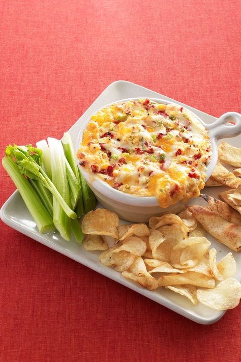 Warm Pimiento Cheese Dipwomansday Pimiento Cheese Dip, Easter Appetizers Easy, Fall Appetizers Easy, Fall Appetizer, Pimento Cheese Dip, Tailgating Food, Party Dip Recipes, Pimiento Cheese, Easter Appetizers