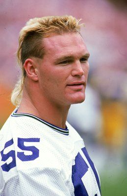 Brian Bosworth.  Under the mullet/mohawk and bluster was a good football player who's body didn't let him continue to play football at the pro level. Mullet Mohawk, Mullet Styles, Soccer Players Haircuts, Brian Bosworth, Ou Football, Bobby Charlton, Ou Sooners, Football Stars, Nfl Football Players