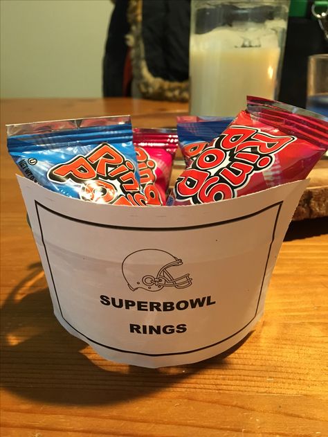 SuperBowl Rings. DIY. Super Bowl Sunday. Ring pops. Super Bowl Crafts, Super Bowl Kids, Super Bowl Activities, Diy Super Bowl, Supper Bowl, Ring Pops, Healthy Superbowl, Healthy Superbowl Snacks, Super Bowl Rings