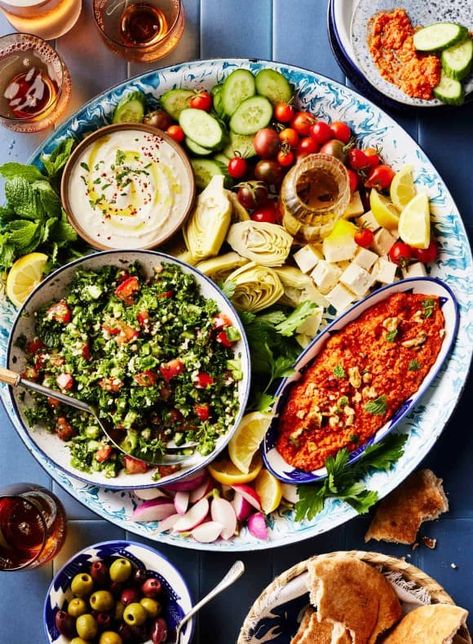 Inspired by Middle Eastern mezze, this gorgeous mezze platter is perfect for entertaining! It offers something for everyone - fresh veggies, pita, olives, tabbouleh, whipped feta, muhammara, and more. Mezze Platter, Summer Appetizers Easy, Types Of Snacks, Grow Herbs, Marinated Olives, Radish Salad, Make Hummus, Herb Salad, Whipped Feta