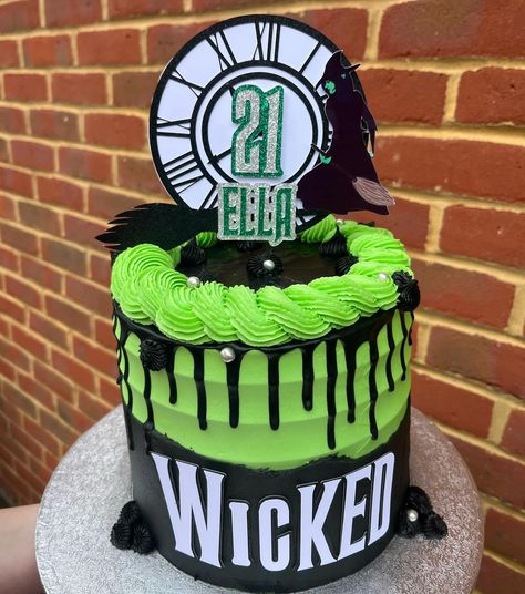 Wicked Themed Cake, Wicked Cake Ideas, Wicked Birthday Cake, Wicked Cake, Theatre Cake, Wicked Party, Birthday Cale, Wizard Of Oz Decor, Amigurumi Eyes