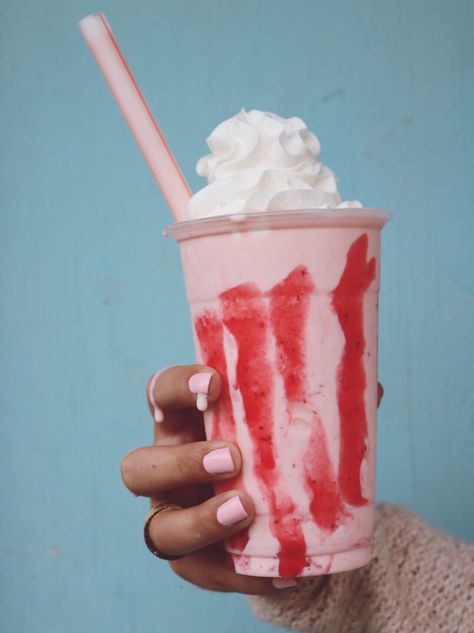 Strawberry Milkshake Milkshake Takeaway, Dessert Photos, Strawberry Milkshake, Strawberries And Cream, Ice Cream, Valentines Day, Lounge, Dessert, Cream