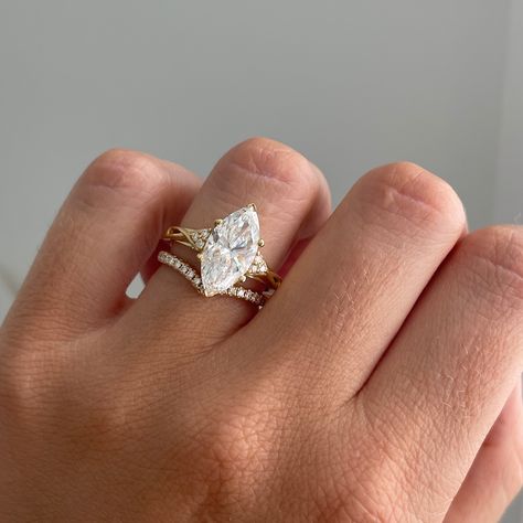 Just a tiny bit obsessed with Marquise cuts 💋 FËA Marquise cut Diamond 3.00ct 18k Recycled Gold Made to order 6-8 weeks Handmade in London #marquisecut #marquisediamond #engagementring #engaged #engagementrings #uniquering Moissanite Marquise Ring, Marquise Diamond Ring With Side Stones, Wedding Gift Items, Celtic Engagement Rings, Unique Rings Vintage, Ring Rosegold, Marquise Ring, Handmade Engagement Rings, Lab Grown Diamonds Engagement