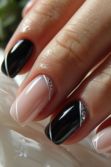 Black And White Nail, Unghie Sfumate, Fancy Nails Designs, Cute Gel Nails, White Nail, Colorful Nail Designs, Short Acrylic Nails Designs, Dipped Nails, Elegant Nails