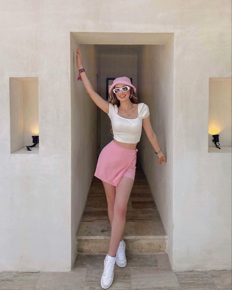 #fashion #lookbook #alllook Pink Cute Tops, How To Style Pink Skirt, Cute Pink Outfit Ideas, Casual Day Outfits Summer, Outfit Inspo Skirts, Cute Skirts Outfits, Summer Looks Aesthetic, Cute Outfits Skirt, Casual Skirt Outfits Summer