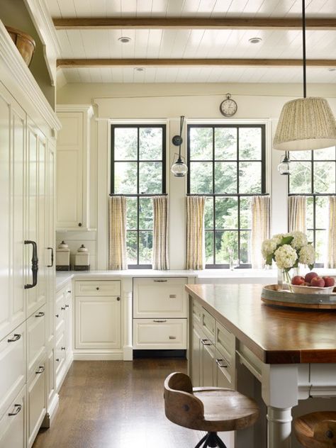 Cozy Southern Kitchen, Lots Of Windows Kitchen, Transitional Cottage Kitchen, Classic Southern Kitchen, Southern Kitchen Ideas, Kitchens With Windows, Kitchen Lots Of Windows, Traditional Southern Kitchen, Kitchen With Lots Of Windows