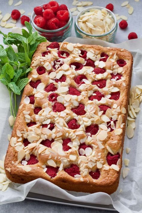 Raspberry And Almond Cake, Vegan Gluten Free Cake, Raspberry Cake Recipes, Kitchen Larder, Baking Soda And Lemon, Birthday Cake Decorating Ideas, Vegan Cake Recipes, Vegan Cupcakes, Cake Vegan