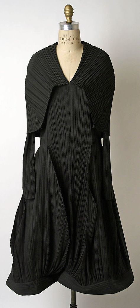 Dress  Issey Miyake  (Japanese, born 1938) Issey Miyake Dress, Miyake Dress, Japanese Fashion Designers, Mobile Art, Japanese Dress, Costume Institute, 1980s Fashion, Art Dress, Yohji Yamamoto