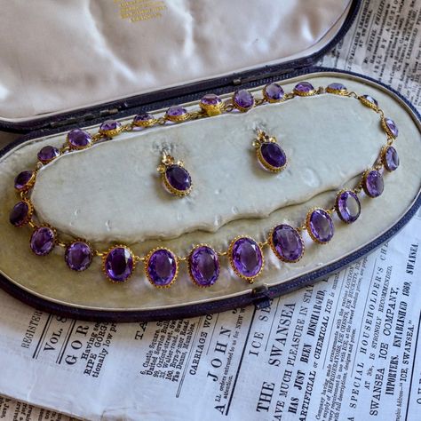 Antique Jewellery Designs, Aesthetic Jewelry, Indian Jewelry Sets, Purple Necklace, Gold Fashion Necklace, Gold Jewellery Design Necklaces, Classy Jewelry, Fancy Jewellery, Amethyst Jewelry