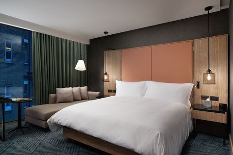 Hilton Hotel Room, Modern Crown, Millennium Bridge, Hotel Room Design, Borough Market, Hotel Bedroom, Green Furniture, Luxurious Bed, Hotel Bed