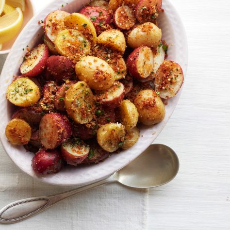 Best Potato Recipes, Parmesan Roasted Potatoes, Herb Roasted Potatoes, Fodmap Diet Recipes, Ibs Recipes, Roasted Potato Recipes, Easter Dinner Recipes, Low Fodmap Recipes, Low Fodmap Diet