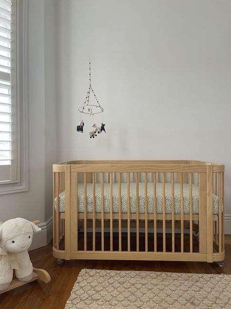 Baby Crib Designs, Modern Baby Cribs, Small Crib, Convertible Toddler Bed, Crib Design, Baby Cribs Convertible, Decor Christmas Home, Bedside Crib, Modern Crib