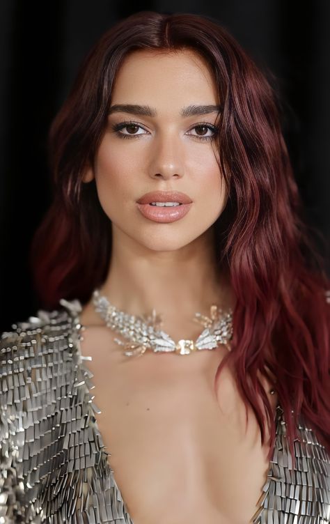 Dua Lipa Portrait, Dis Lipa Red Hair, Dua Lipa Hair Red, Dua Lipa Makeup, Dua Lipa Red Hair, Dua Lipa Hair, Dua Lipa Tattoo, Chocolate Hair, Burgundy Hair