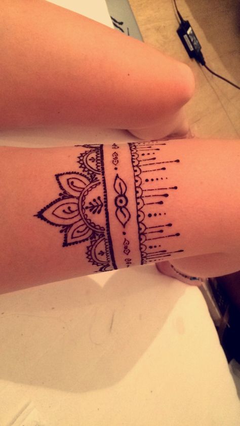 Henna Ankle, Cool Henna Tattoos, Henna Leg Tattoo, Henna Designs Arm, Hanna Tattoo, Thigh Henna, Leg Henna Designs, Small Henna Designs, Easy Henna Designs