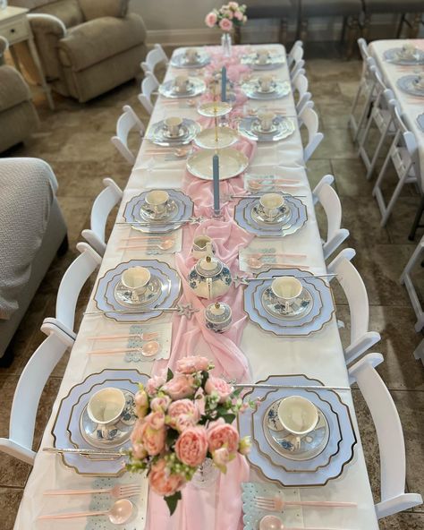 Grad Party Tea Party, Pink Buffet Table, Small Tea Party Ideas, Bridgerton Brunch Ideas, Old Money Tea Party, High Noon Tea Party, Bridgerton Dinner Party, Tea Party Gender Reveal, Bridesmaid Luncheon Ideas