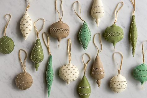 Wool Ornaments, Sewing Hand, Purl Bee, Felt Crafts Christmas, Felt Christmas Decorations, Purl Soho, Handmade Christmas Decorations, Felt Decorations, Felt Christmas Ornaments