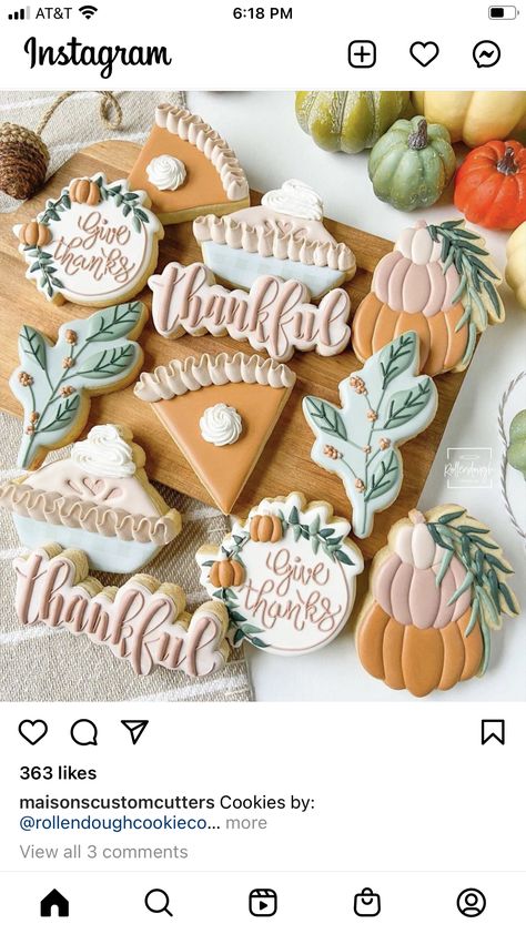 Easy Fall Royal Icing Cookies, Harvest Cookies Decorated, Thanks Giving Cookie, Beetlejuice Sugar Cookies, Friendsgiving Cookies Decorated, Turkey Cookies Royal Icing, Decorated Thanksgiving Cookies, Cookie Moodboard, Thanksgiving Sugar Cookies Decorated