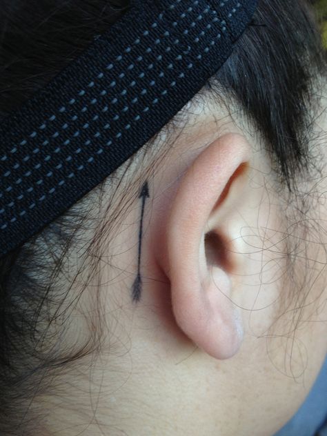 arrow Behind The Ear Tattoo Men, Ear Tattoo Men, 1 Of 1 Tattoo, Tattoo Red Ink, Tattoo Ear, Tattoo Arrow, Small Arrow Tattoos, Behind The Ear Tattoo, Tattoo Red