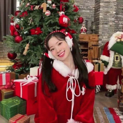 Dahyun Twice, Red Icons:), Christmas Icons, Decorating With Christmas Lights, Iconic Photos, Korean Idol, Kpop Guys, Kpop Girl Groups, Christmas Photos